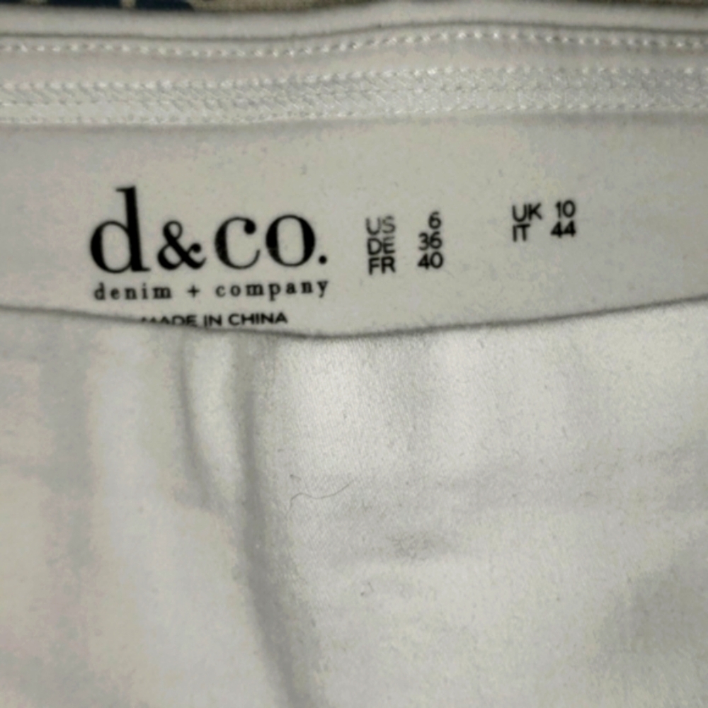 Denim & Co Smooth Waist Crop Pants - Picture 4 of 6